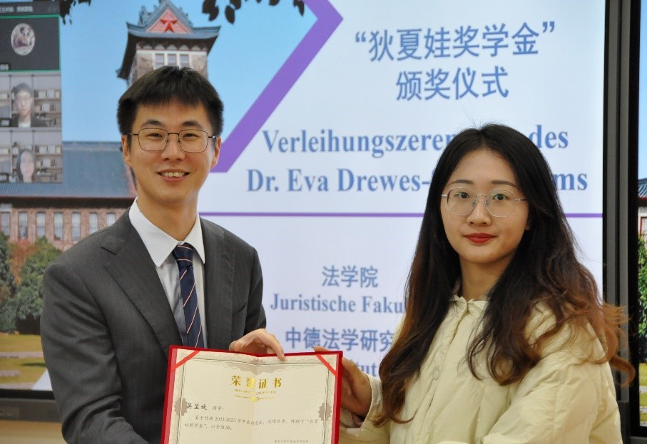 穿着西装笔挺的男子与图片配字  描述已自动生成